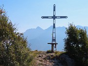 48 La croce da vicino controsole con Alben da sfondo